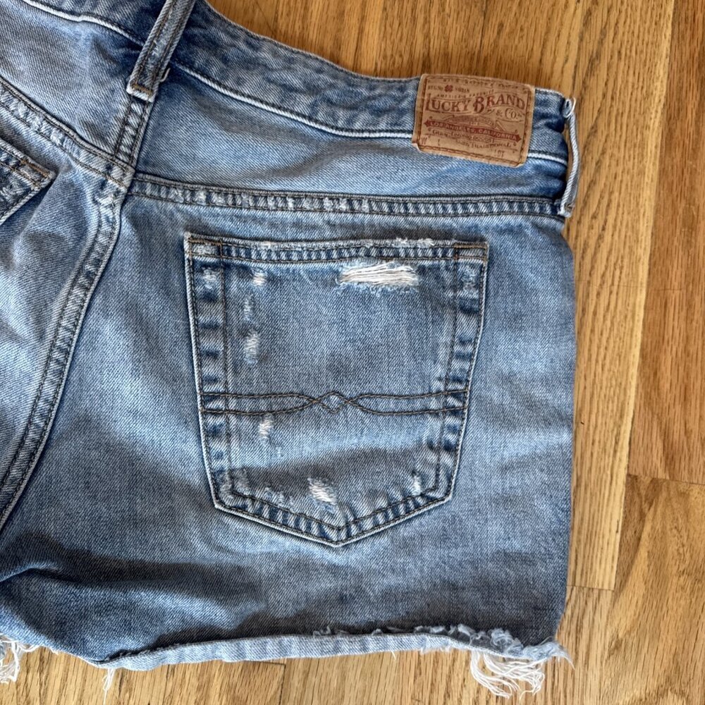 Women’s Lucky Brand Distressed Jean Shorts Size 10/30 - Picture 6 of 14